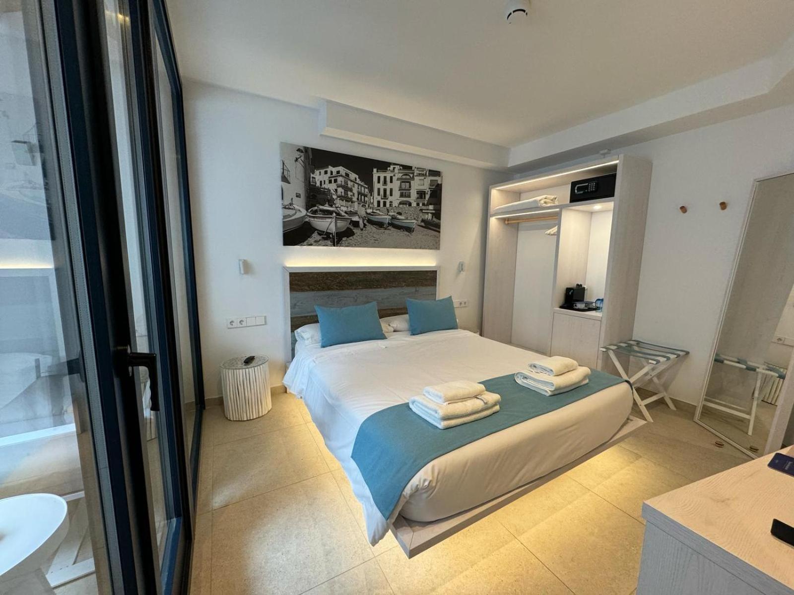 Hotel Boutique Es Blau カダケス エクステリア 写真