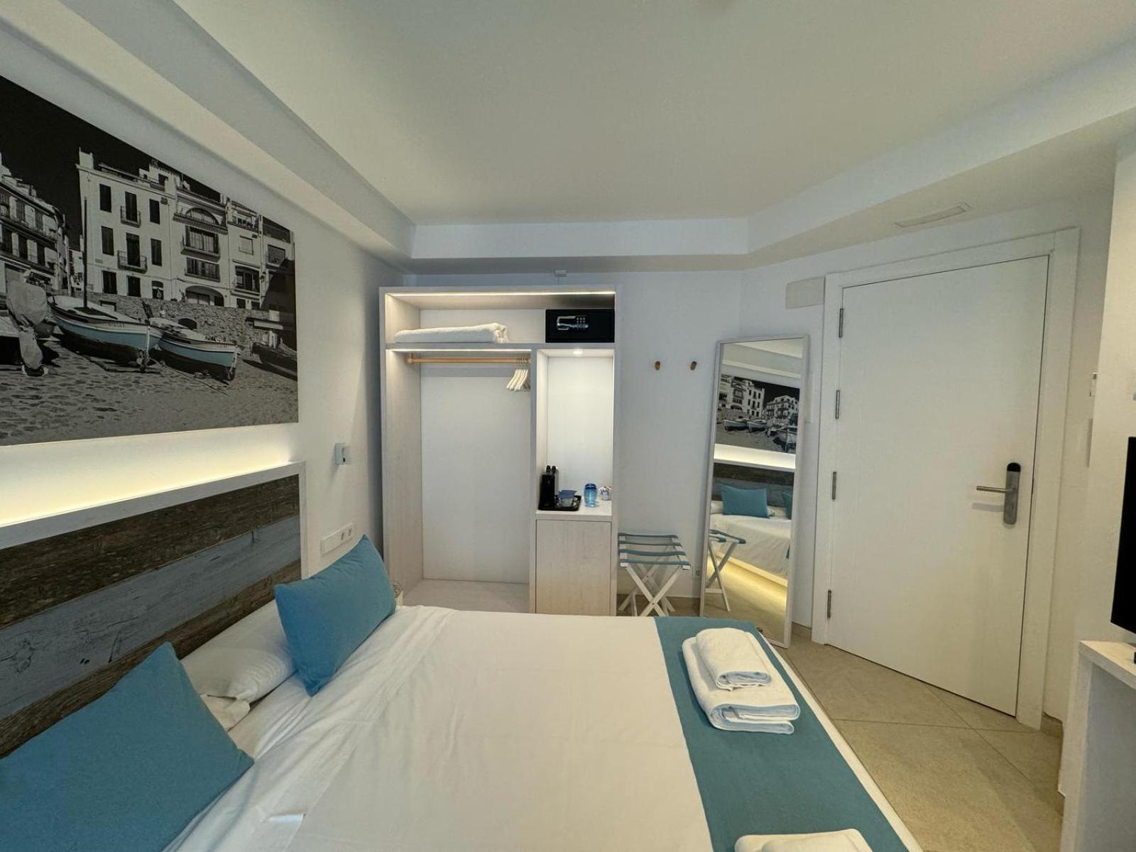 Hotel Boutique Es Blau カダケス エクステリア 写真